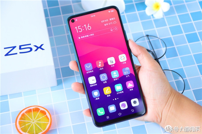 vivoz5x全面详细评测,vivoz5x挖孔屏视频