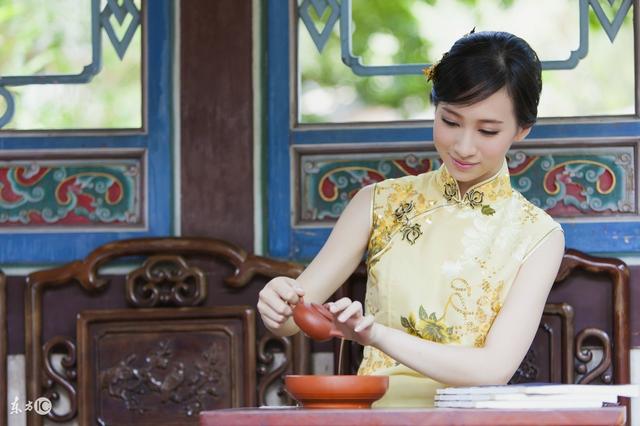 小说：心机庶妹本来被内定成太子正妃，突然被封为侧妃，心生恨意