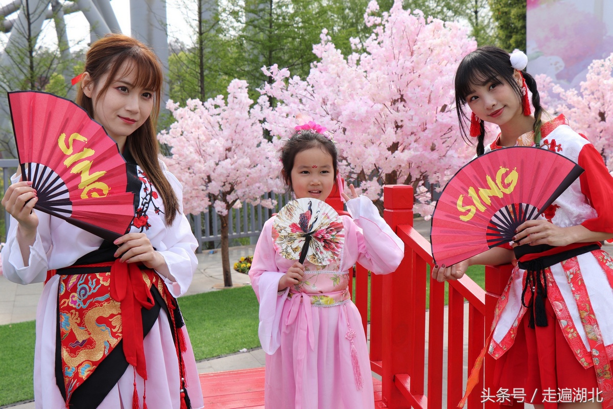 汉服赏花武汉,穿汉服赏桃花林