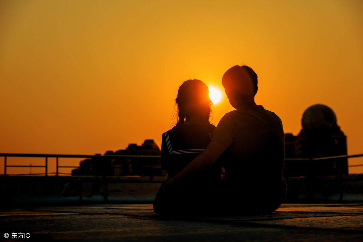 小说：为防止出差被总裁欺负，美女全程打开摄像头，下一秒尴尬了