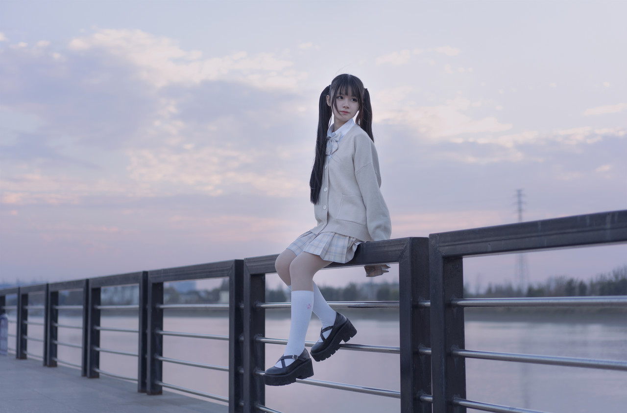 小说：她身为小保镖，跟着总裁出席宴会，白富美：离他远一点