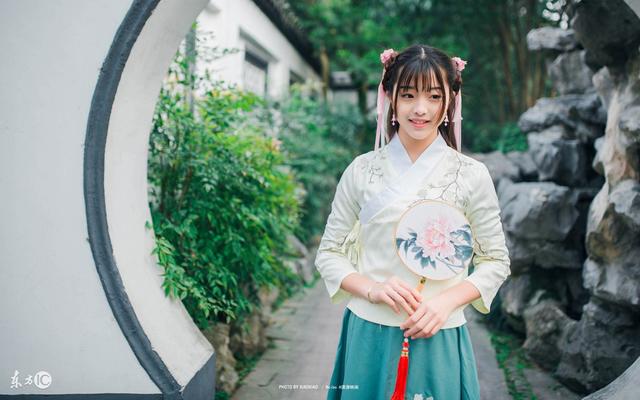 小说：穿越后，她坑了冷面王爷的钱，殊不知，她才是被坑的那个