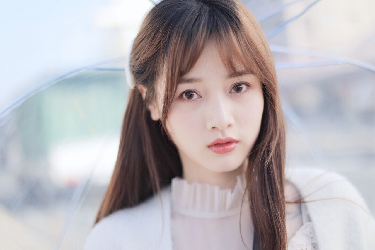 小说：保洁员在公司捡废纸用，被人当成小偷，她见了急忙主持公道