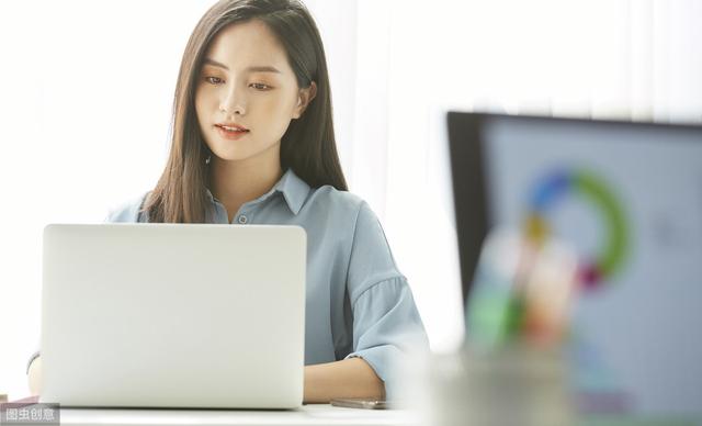 小说：一颗绿鸡蛋五块钱，小农民徘徊半天，就是不知道为什么