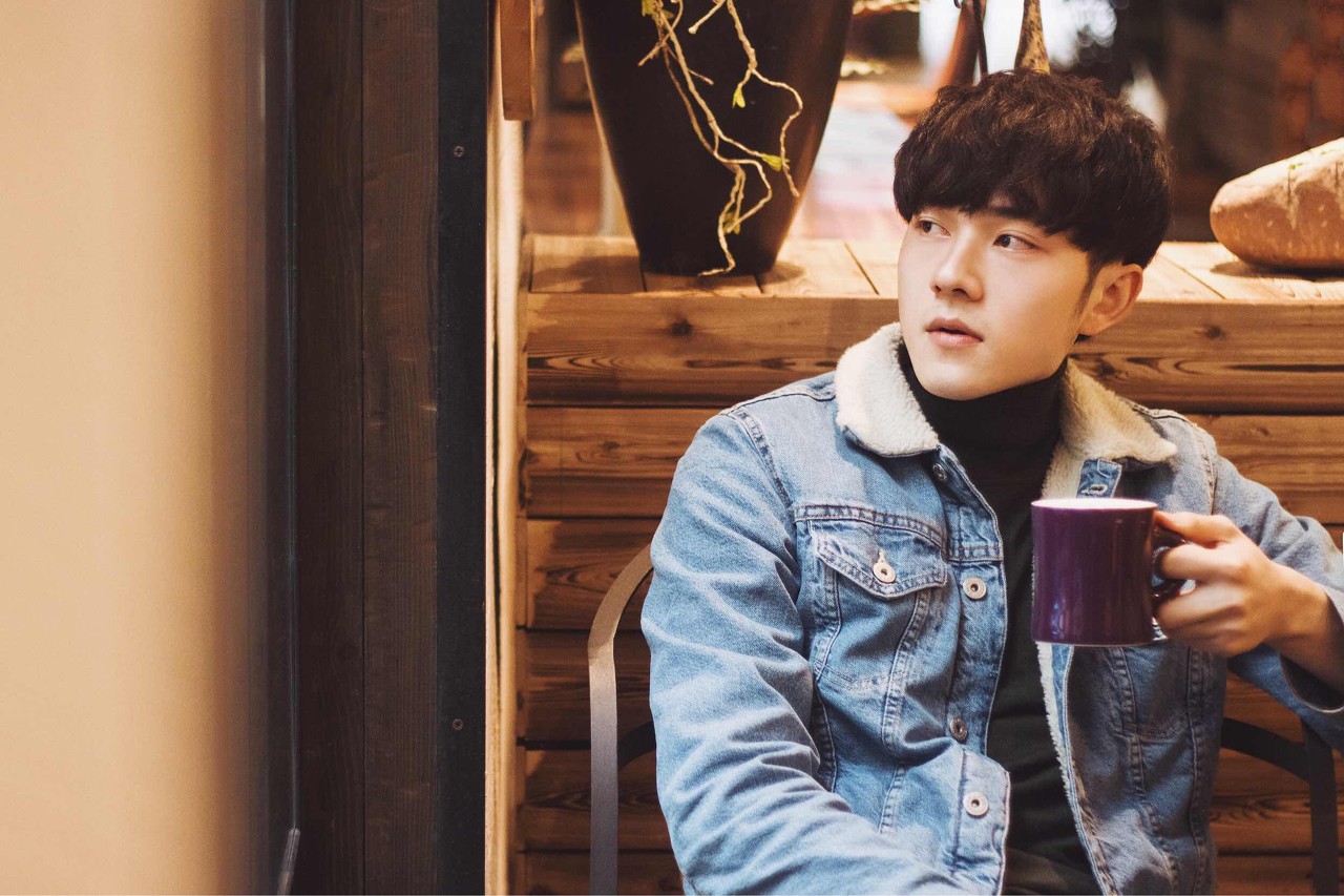 小说：她一不留心又上热搜：颜才女神霸气侧漏，满眼都是粉色气泡