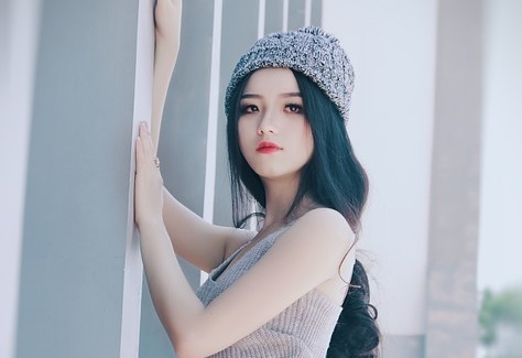 小说：意外觉醒透视异能，小伙激动去给女友报信，下一秒却气疯了