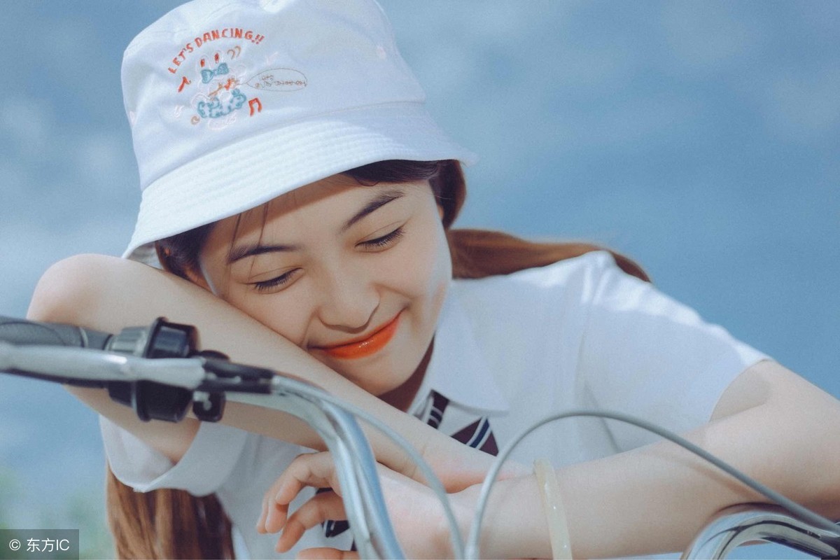 小说：弃少被人羞辱没钱，哪知下一秒，弃少竟拿出超级紫金卡