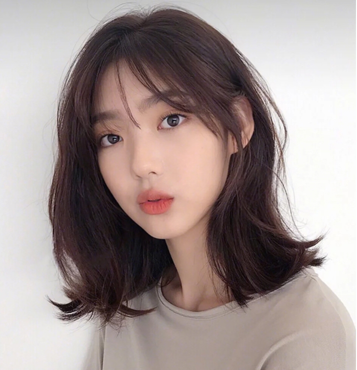 你适合披发还是扎发教你简单判断,扎发和披发哪个减龄