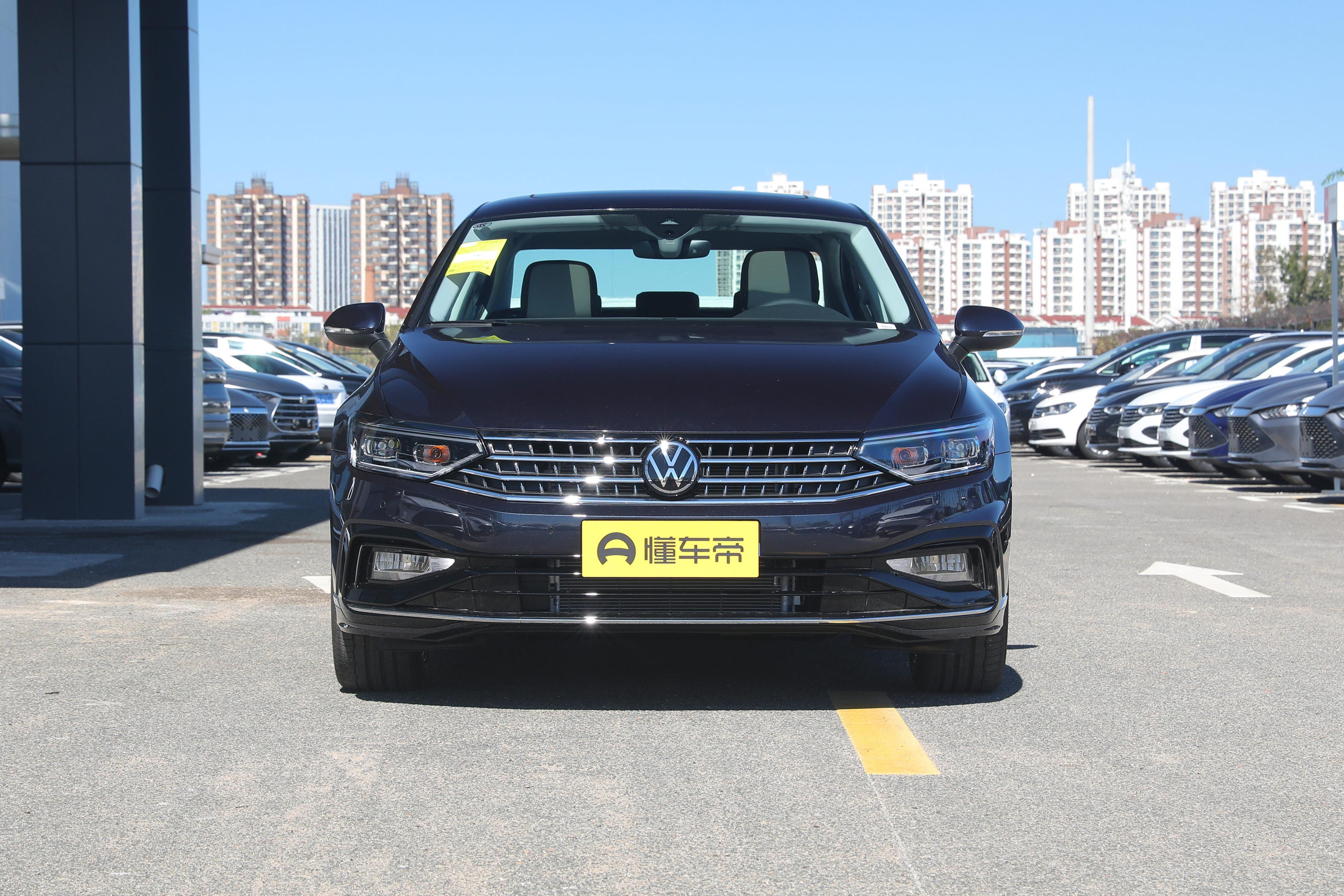 最新款大众迈腾330豪华到底行不行,大众迈腾2023款380旗舰版裸车多少