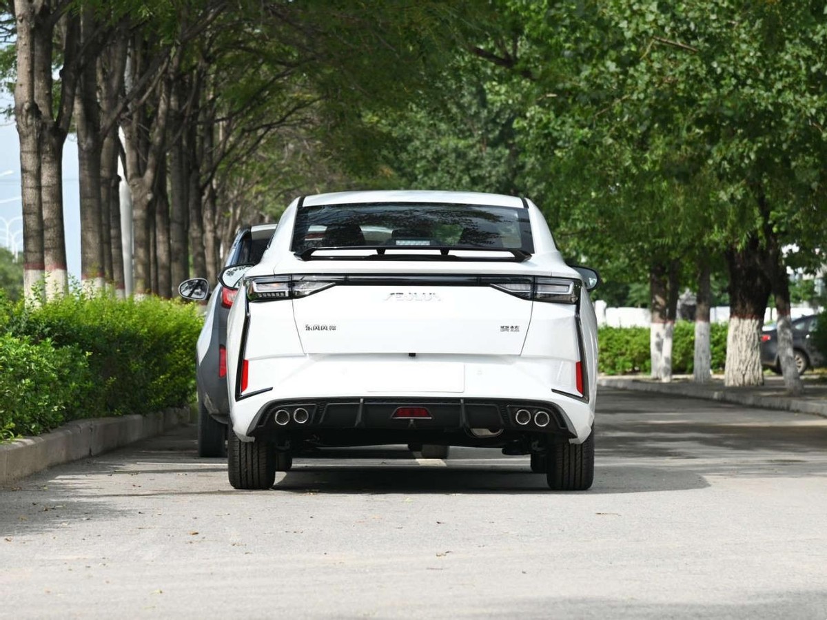 荣威i5pk东风奕炫,奕炫和荣威i5谁的外观好看