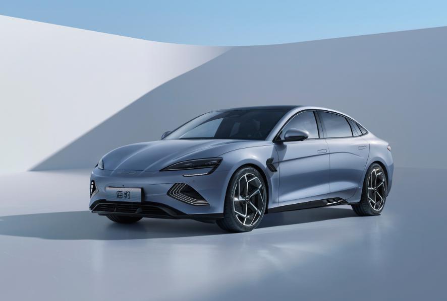 比亚迪海豹pk特斯拉model3外形尺寸,比亚迪海豹vsmodel3