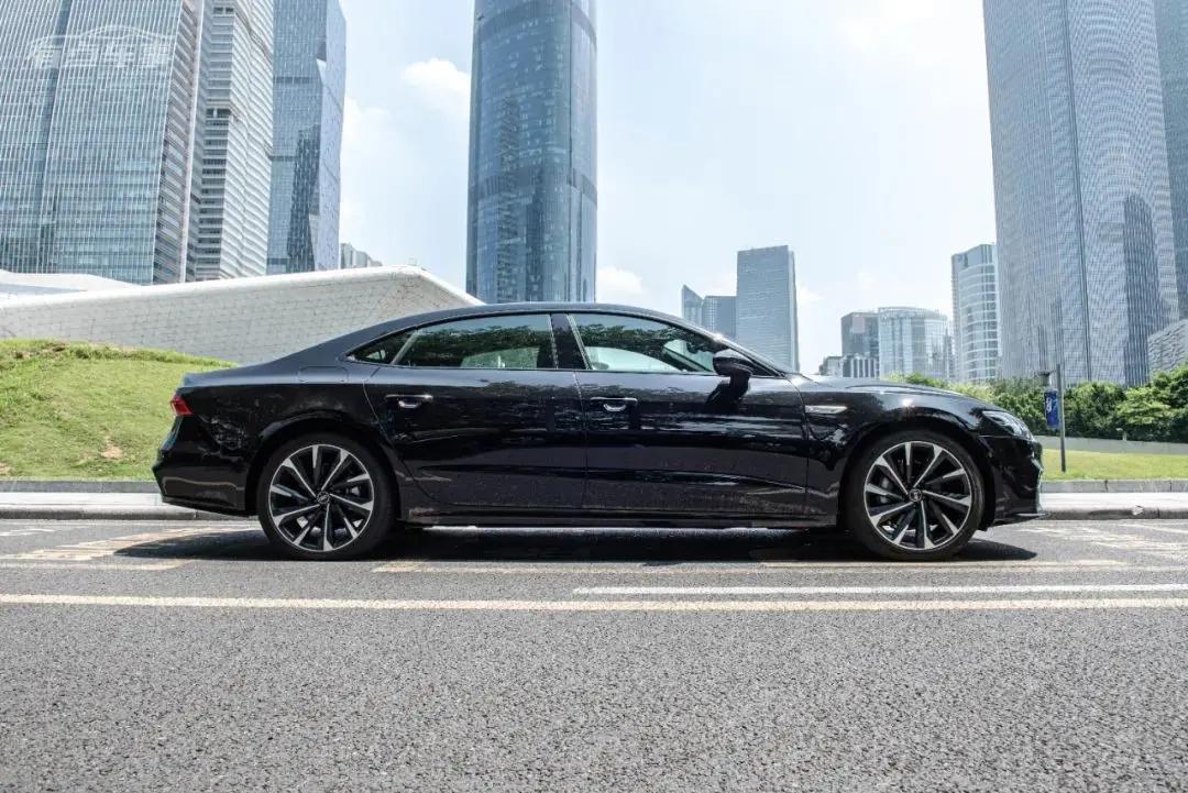 奥迪a7l哪一款更值得入手,10万往上的奥迪a7l值得买吗