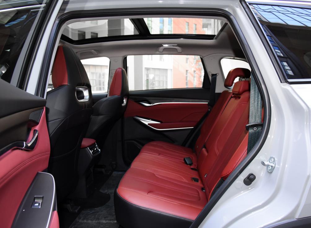 10-15万买家轿选这5款车才不吃亏,15万买强实力家用车买这4款准没错