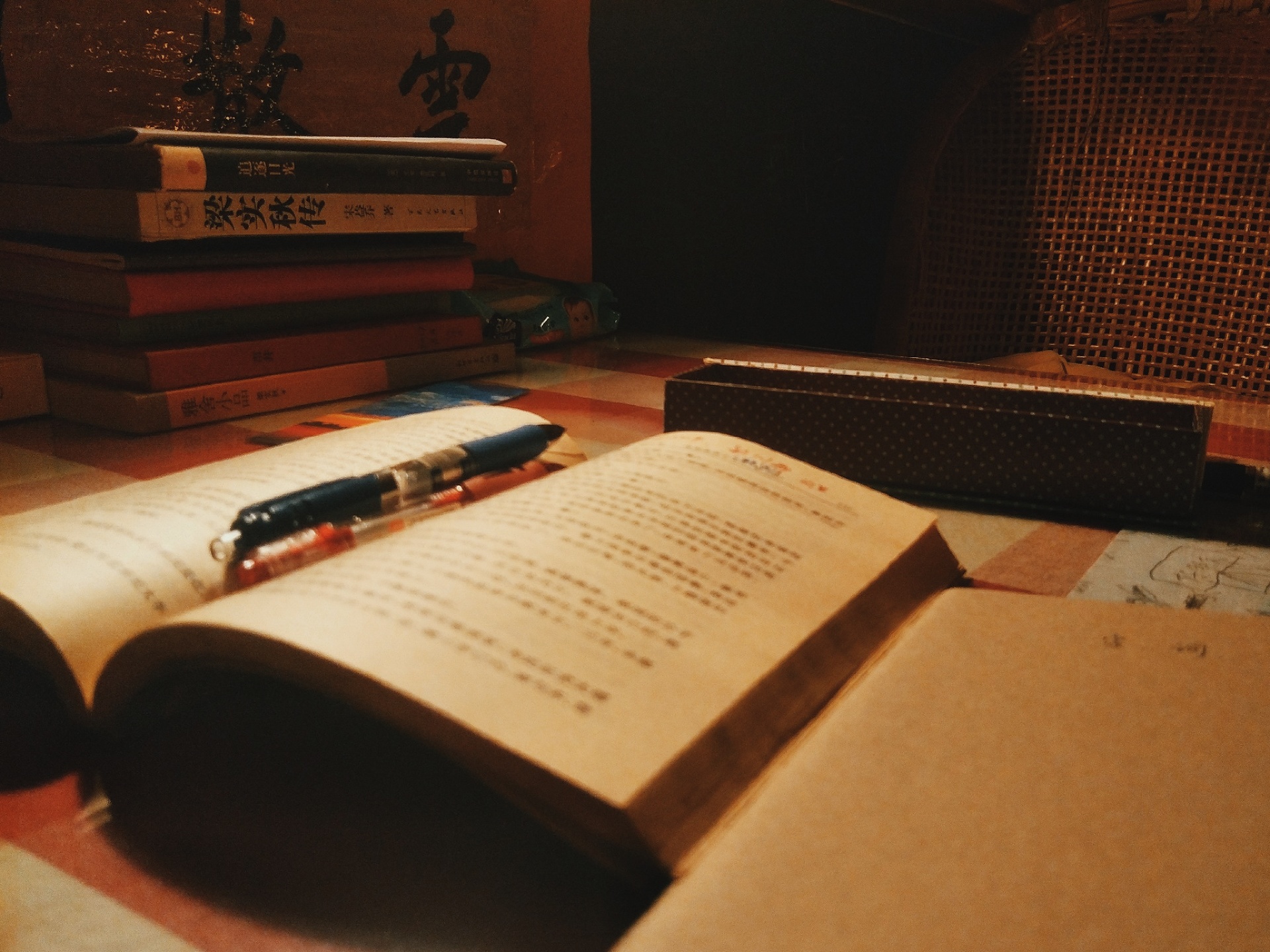 小说：古墓里用异常珍贵的夜明珠点缀出日月星河的景象……