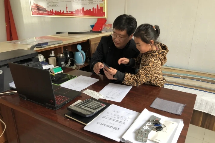 下乡助力老区摘穷帽,蹲点摘穷帽