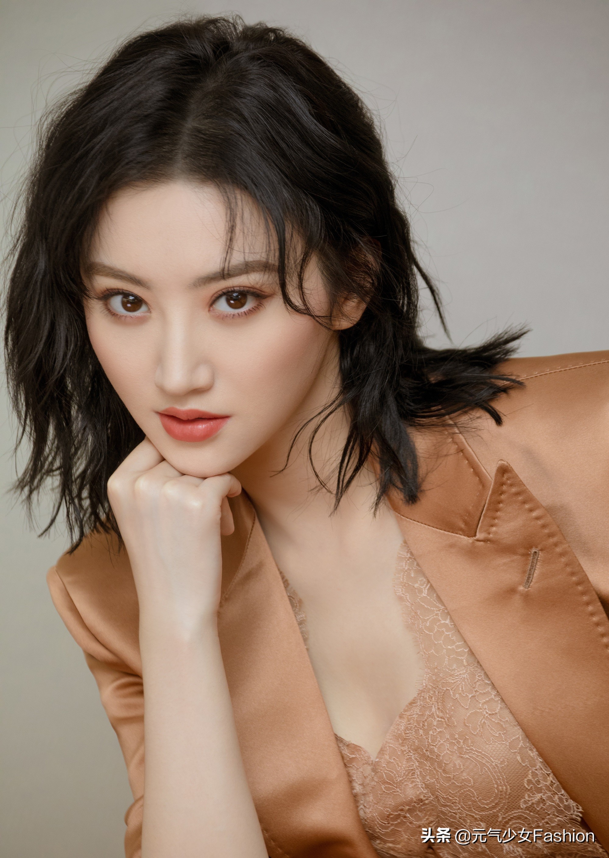 大腿毛孔粗大是什么原因导致的,鼻子和两侧毛孔粗大是什么原因