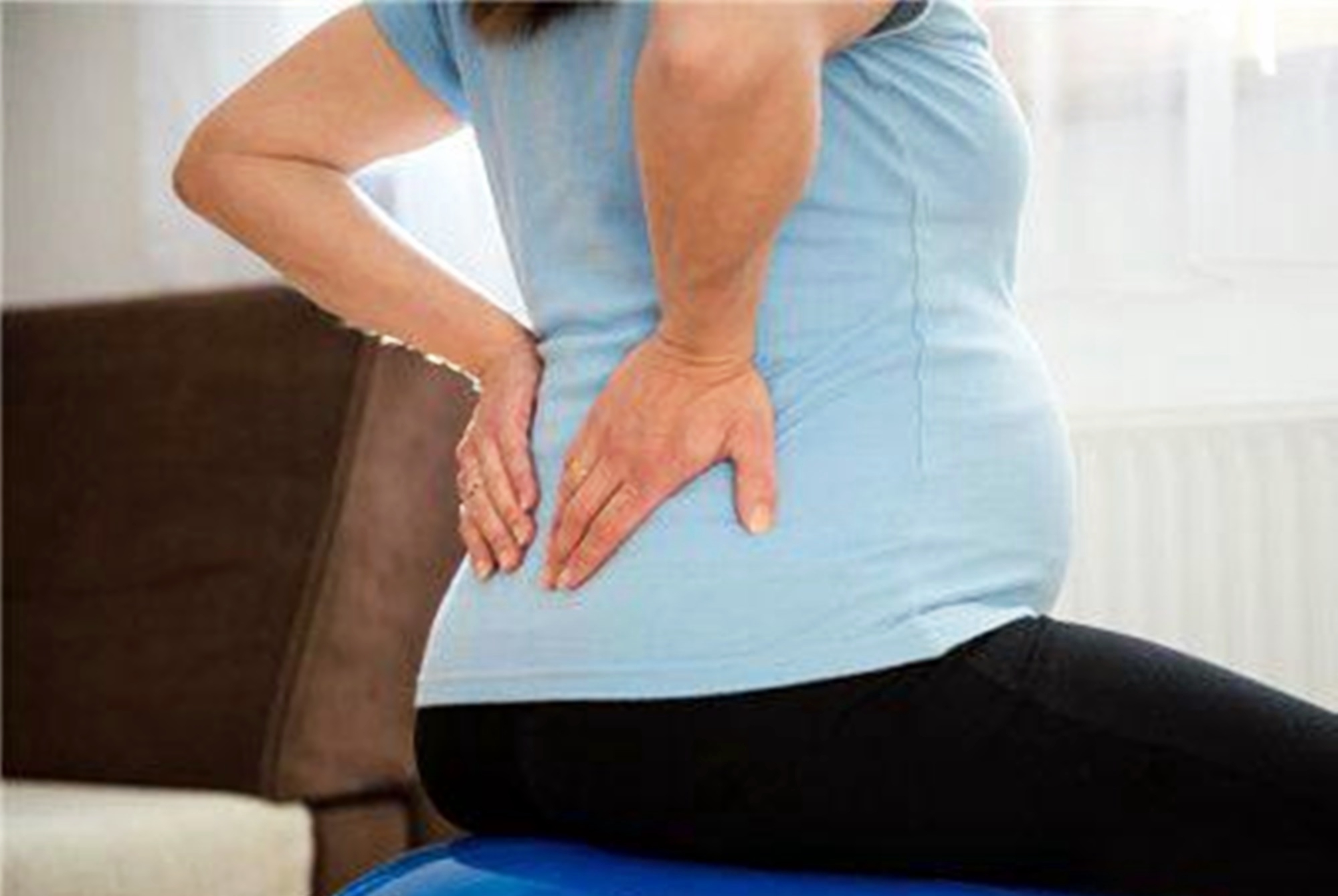 产后女性腰疼最快缓解方法,产后腰疼的原因及缓解方法