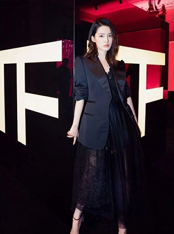 春季中长款西装外套搭配,休闲长款西装外套怎么搭配好看