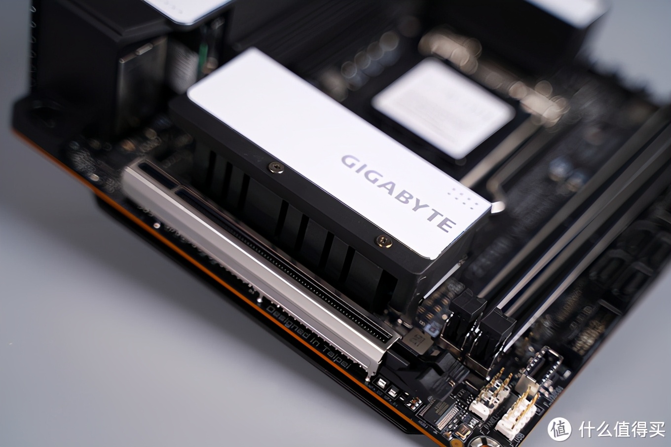 乔家一物：大号ITX装机分享，黑白美学的体现