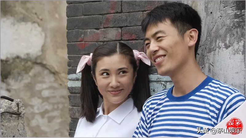 贾乃亮女同学，插刀印小天后大火，二手店公开售卖穿过的二手内衣