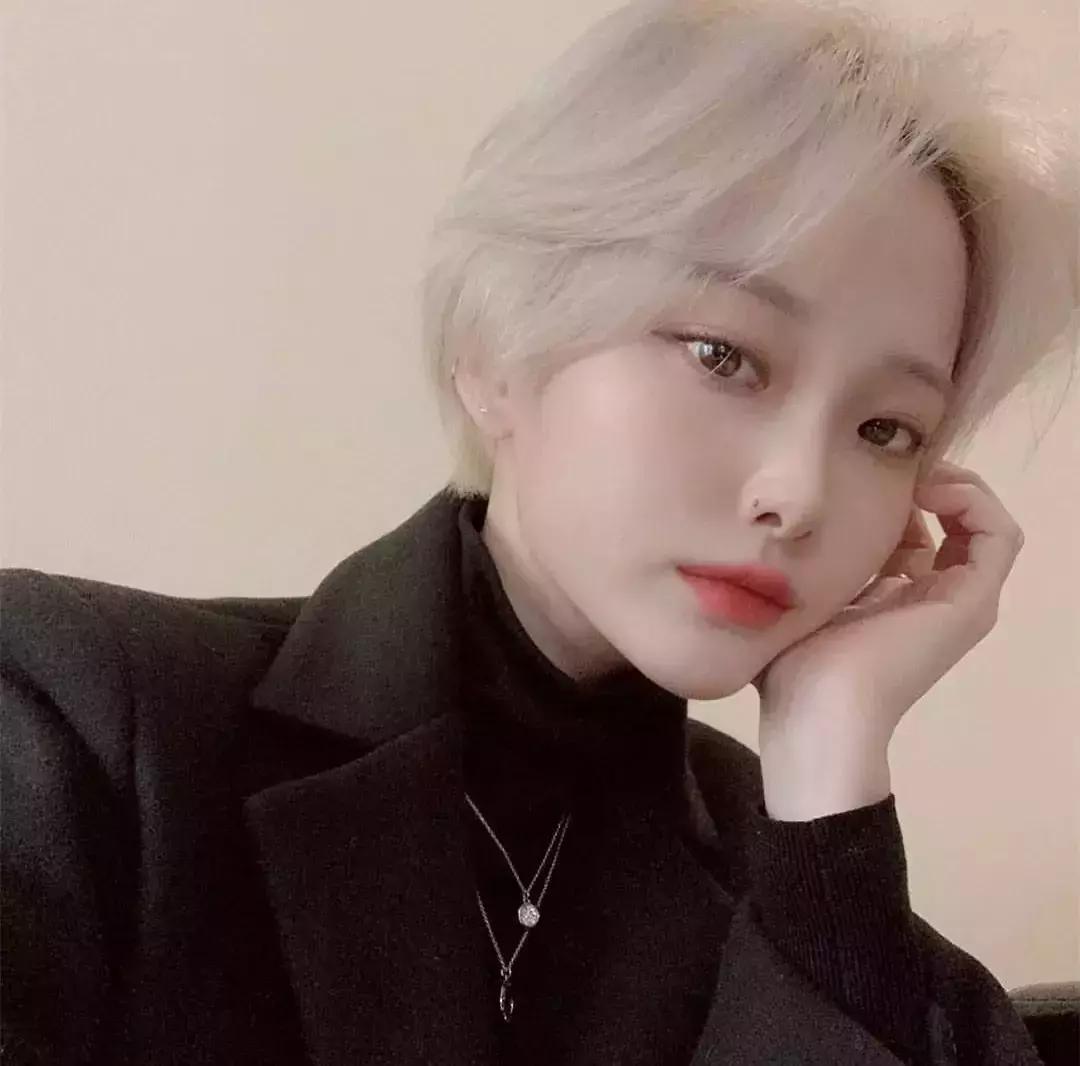 短发卷发怎么打理好看,不用打理又好看的短发