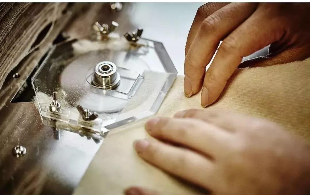 不同版型深灰色双面羊毛大衣穿搭,羊毛绒大衣怎么穿不显臃肿