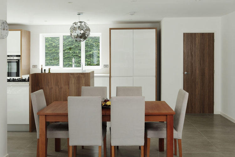 几十年的老木桌如何翻新,怎么修复白色木桌