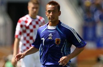 国足排名遭韩媒质疑,国足再遭打击