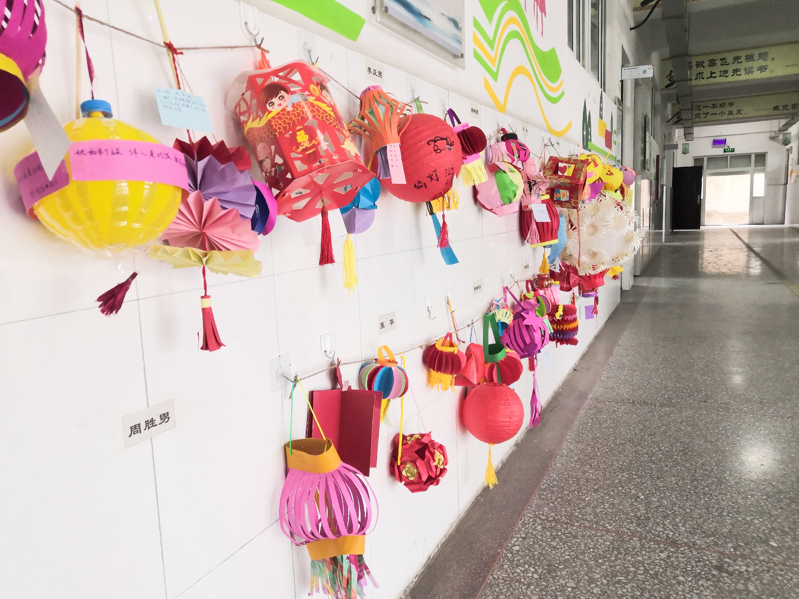 元宵花灯扮靓校园图,学校中秋花灯秀