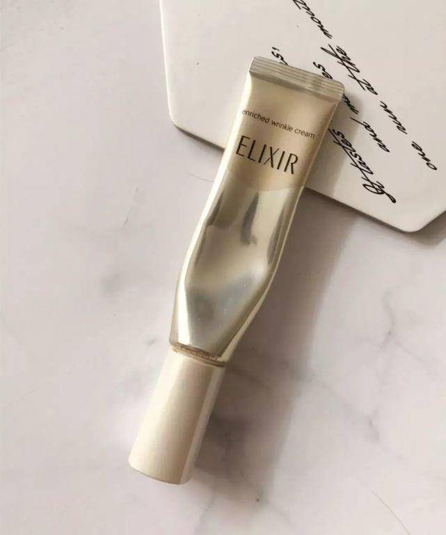 48岁贾静雯状态惊艳美貌依旧,贾静雯如何保持自己的颜值和身材