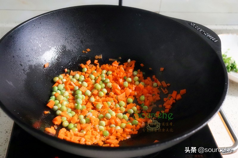 蛋炒饭记住3大黄金法则，米饭在锅中跳舞，粒粒分明，润而不腻