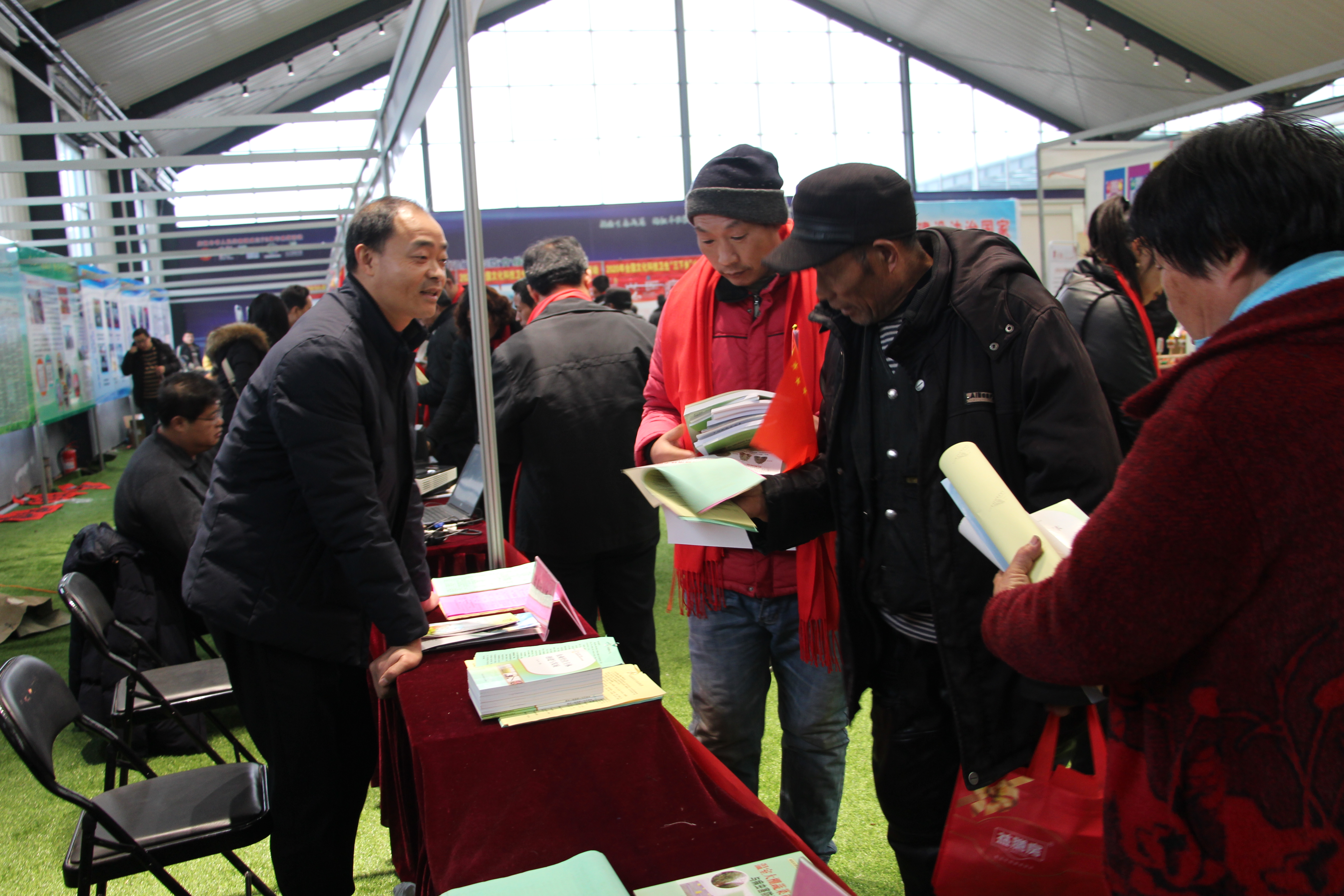 送科技下乡助力乡村振兴活动方案,农业科技扶贫助农