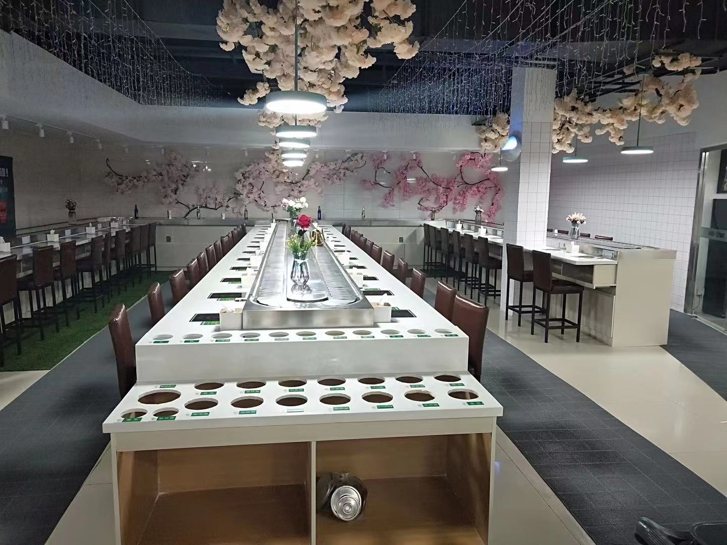 开旋转小火锅店可以赚多少钱,开旋转小火锅店怎么样