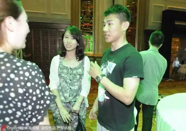 国足太太团集体助威,国足太太集会