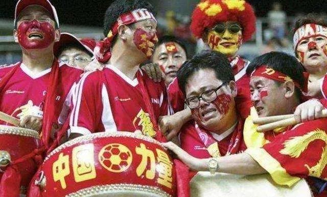 给大家聊聊在重庆踢坝坝球的往事，希望能帮助国足冲击世界杯