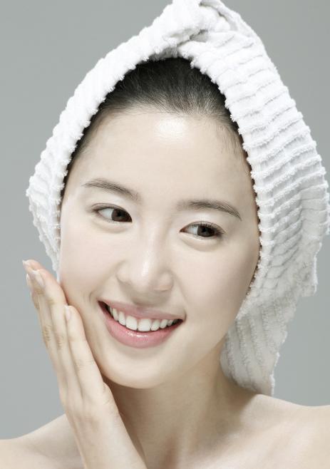 皮肤去角质层用什么方法,没有去角质产品怎么给皮肤去角质