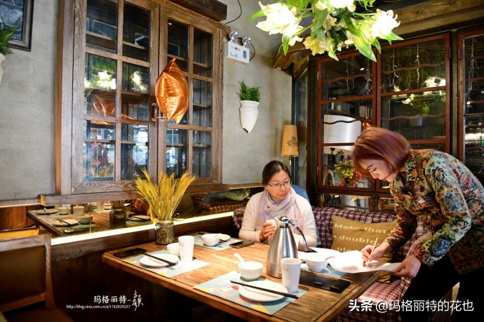 网红餐厅“胡桃里”的绿植布置|行摄