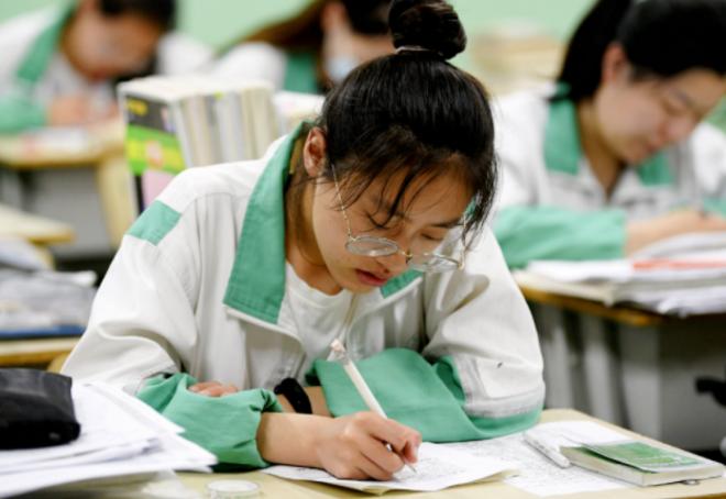 教育部下发通知，中文水平分为“三等九级”，网友：出题很幽默