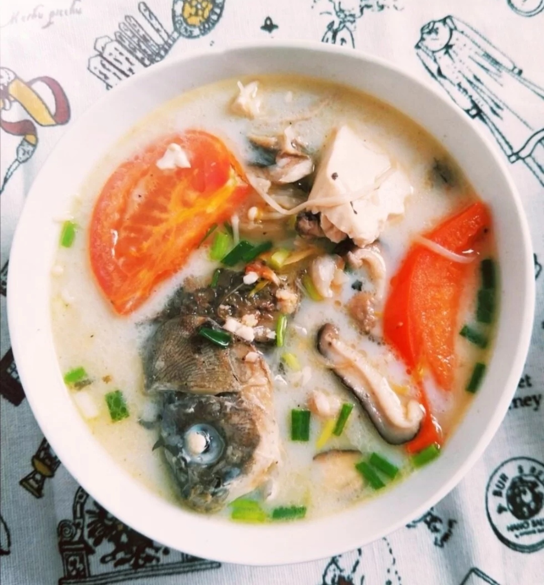 味美鲜美的奶白鲫鱼豆腐汤,鱼汤最开胃的吃法肉肥汤鲜