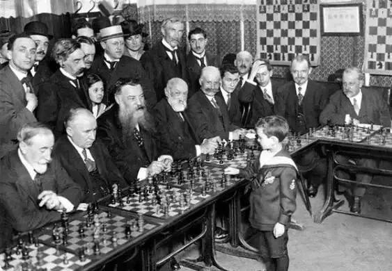 中国足球曾9次夺冠,中国足球拿过9届冠军