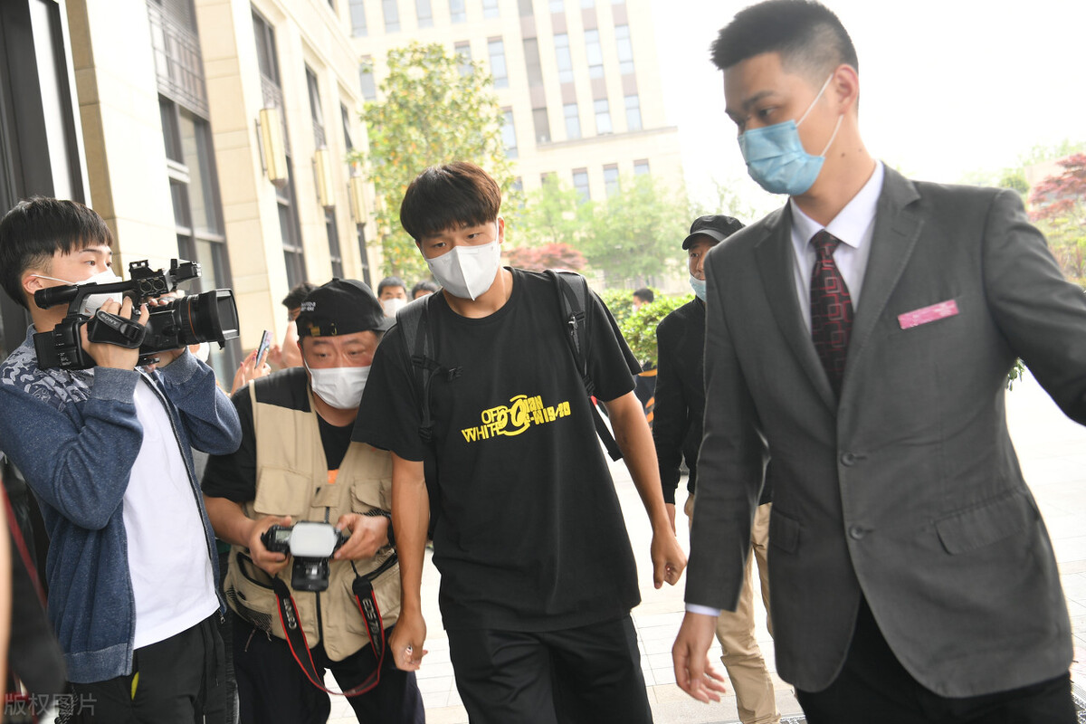 为保家卫国的战士送上新年祝福,为抗疫英雄送暖心祝福