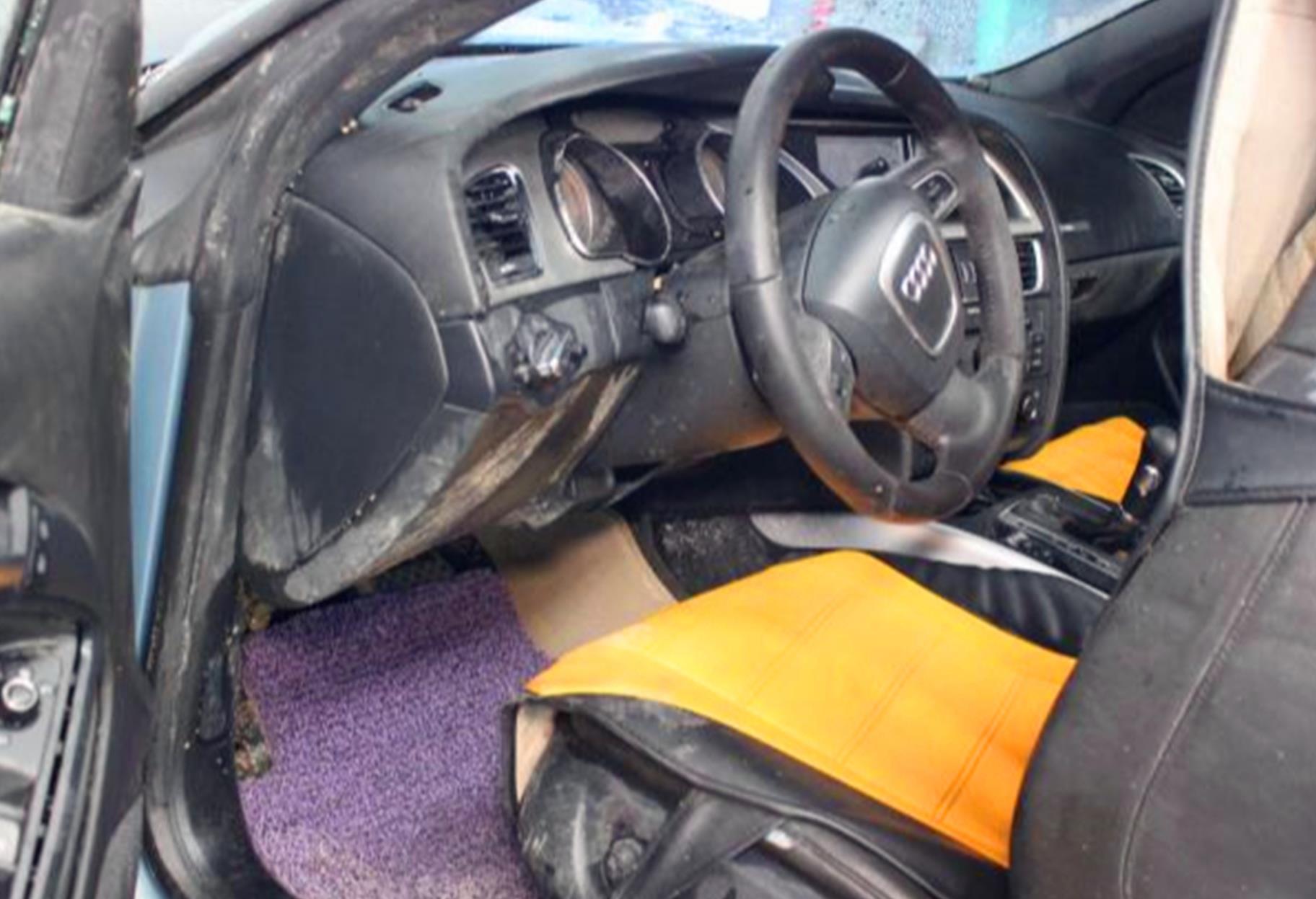 小伙花8万给妻子买辆敞篷奥迪A5，当妻子看见车后却建议了离婚