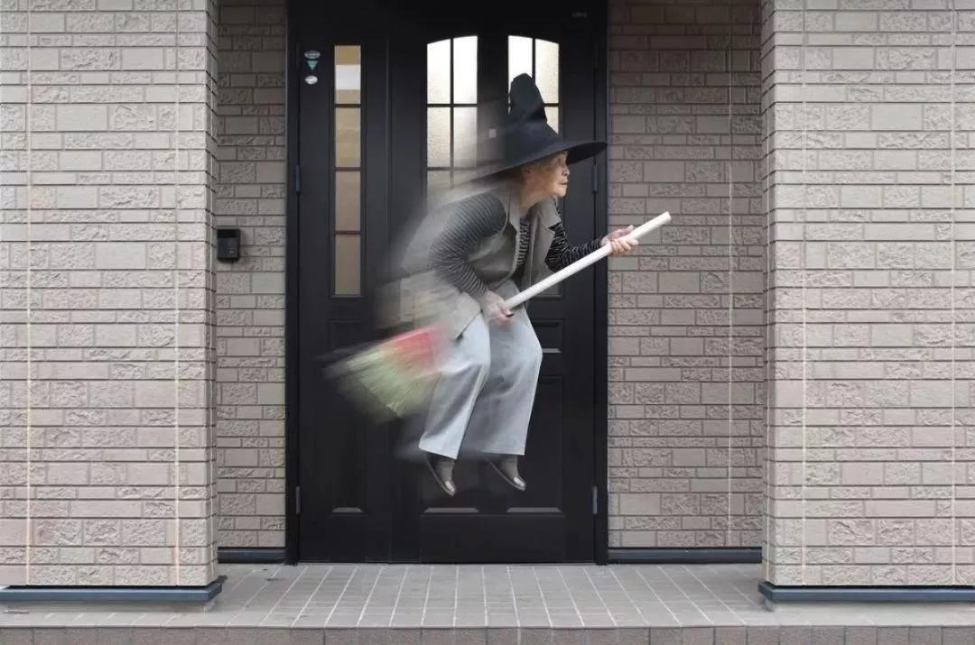 90岁日本老奶奶，酗酒飙车碰瓷，爱上自拍，人生乐趣多了100倍