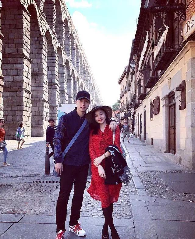 世界冠军身家千万，妻子气质出众，名校校花！为妻子拒绝日本一姐