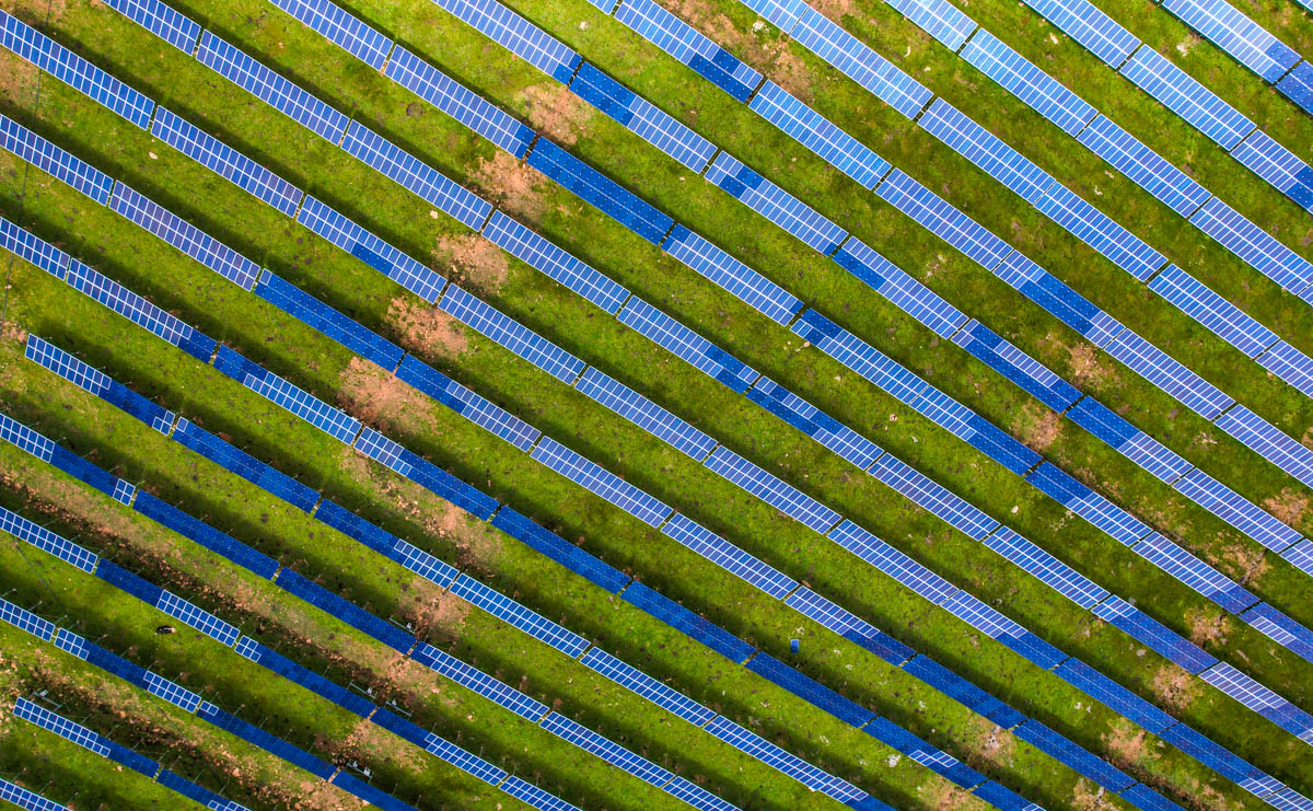 厉害了我的国！*藏西**昌都草原上发现一望无际的牧光互补太阳能基地