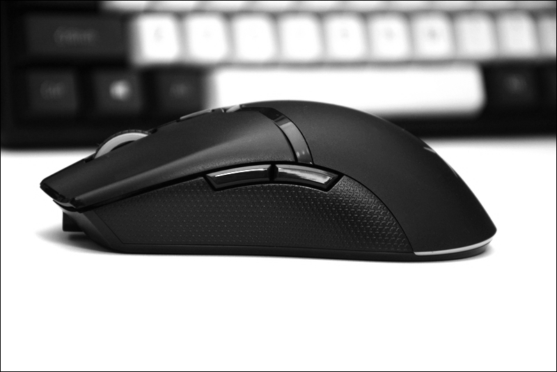 雷蛇毒蝰迷你镂空无线鼠标,雷蛇毒蝰8khz游戏鼠标评测