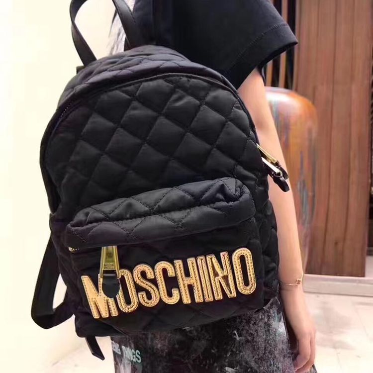 欧美时尚双肩包搭配,奢侈品好看的包包推荐