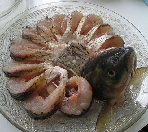 饭店里的孔雀开屏鱼都是怎么做的,开屏孔雀鱼家常做法