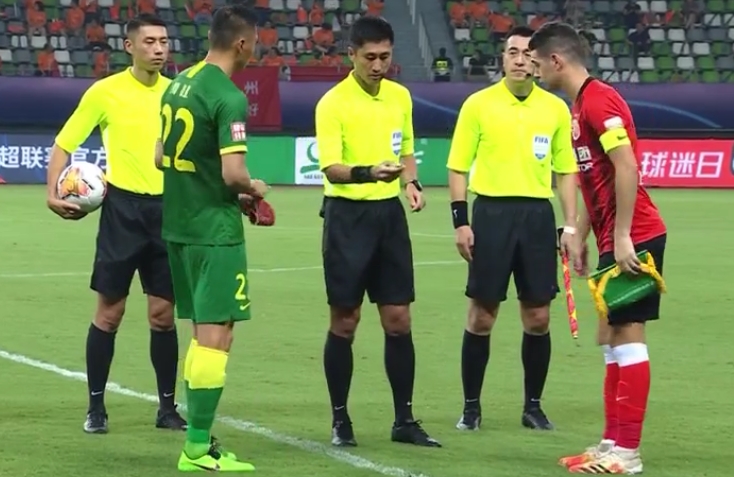 马宁裁判怒指十二码剪辑,马宁争议判罚北京国安