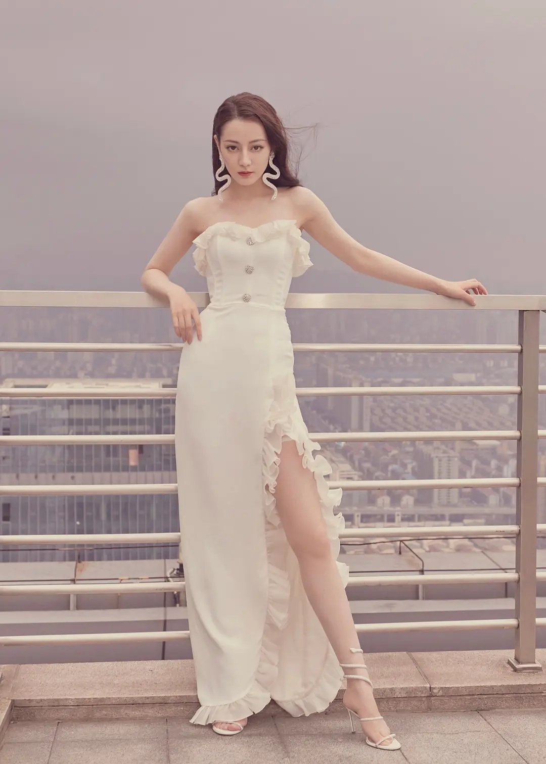 格子裙经典又时髦夏季就该这样穿,早秋建议大家多穿这种万能裙